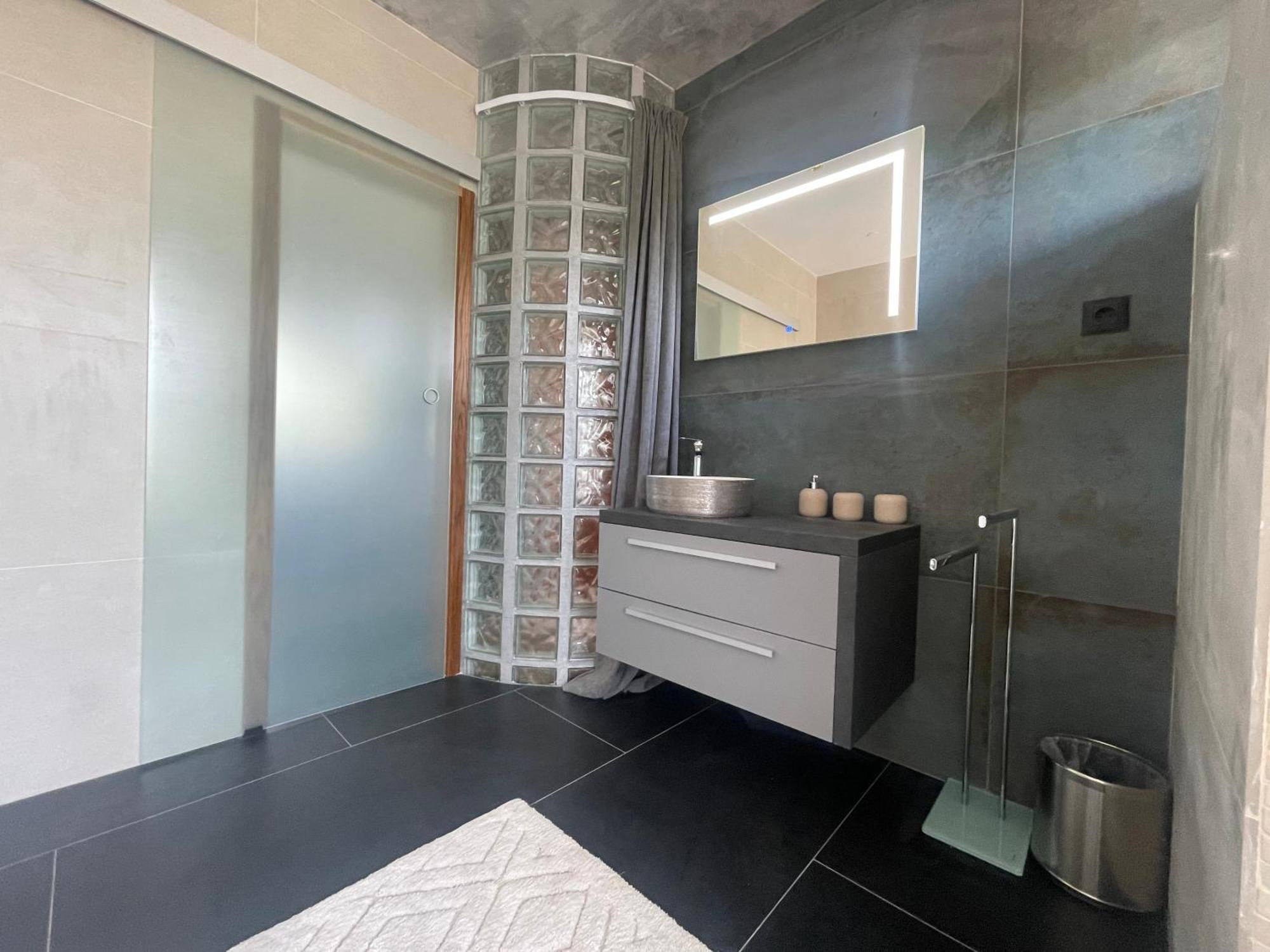 Tona - Miran Apartman - Parking - Samostalna Prijava 카를로바츠 외부 사진