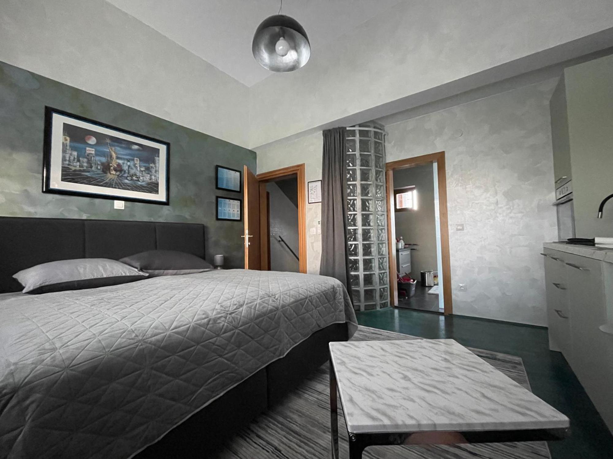 Tona - Miran Apartman - Parking - Samostalna Prijava 카를로바츠 외부 사진